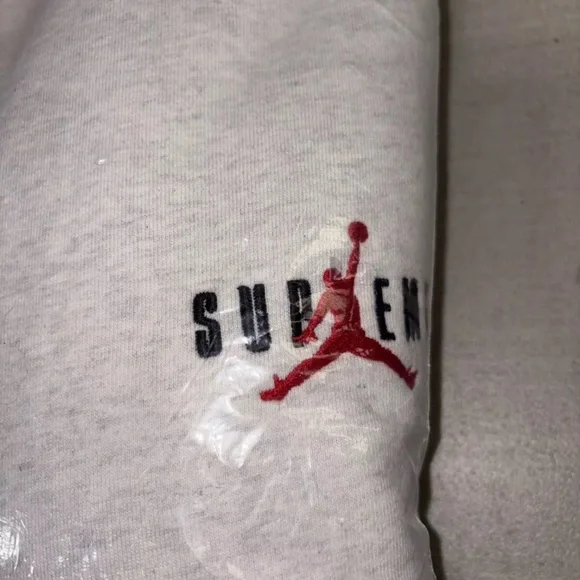 Supreme x Jordan Hoodie - Picture 2 of 4